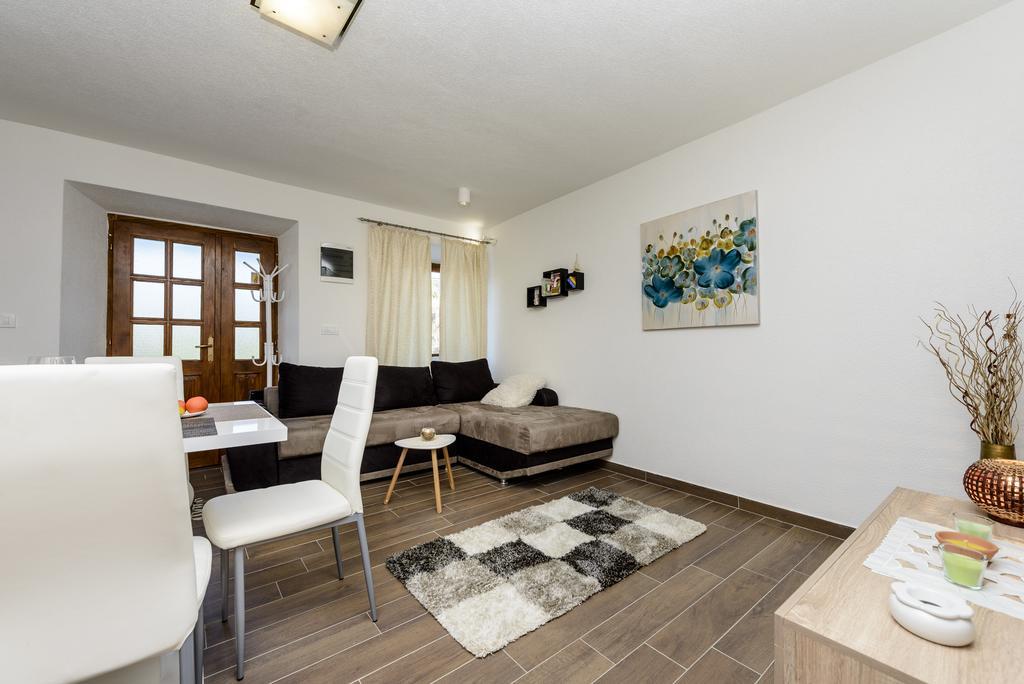 Apartment Mistral - Cosy Apartment With Sea View Молунат Екстер'єр фото